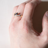 Anello vintage in oro 18K con zaffiri (0.16ctw ca.) e diamanti (0.28ctw ca.), anni '70