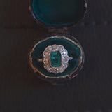 Bague marguerite en or blanc 18 carats avec émeraude (1,19 ct) et diamants (0,80 ct)