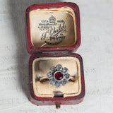 Bague de style ancien en or 9 carats et argent, avec rubis central et rosaces