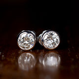 Orecchini punto luce da 1.2ct in oro bianco 18K - Antichità Galliera
