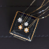 Collana punto luce in oro bianco 18K con diamante di taglio vecchia miniera da 0.47ct