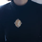 Spilla vintage in oro 18K con cammeo su conchiglia e diamanti, anni '50