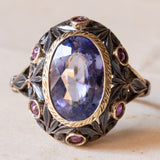 Anello vintage in stile antico in oro 18K e argento con zaffiro e rubini