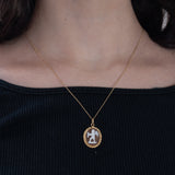 Ciondolo vintage in oro 18K con cammeo su conchiglia, anni ‘60