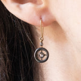 Orecchini antichi pendenti in oro giallo 18K e argento con diamanti di taglio rosetta, primi del ‘900