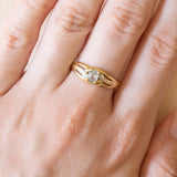 Anello vintage in oro 18K con pasta di vetro azzurra, anni ‘50