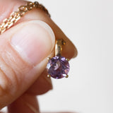 Demi parure con collana placcata in oro con ciondolo in oro 18K con ametista e con orecchini placcati in oro con ametiste, anni ‘60/‘70