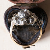 Anello a margherita antico in oro 18K e argento con diamanti di taglio vecchia miniera (1.15ctw ca.), seconda metà dell’800
