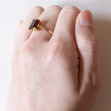 Anello vintage in oro 18K con granato, anni ‘50