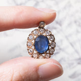 Orecchini vintage in oro 18K con zaffiri (3.80ctw ca.) e diamanti (2.60ctw ca.), anni ‘70