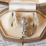 Orecchini antichi in oro bianco 18K con diamanti (0.20ctw ca.), anni ‘30/‘40