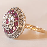 Anello vintage in stile antico a toppa in oro giallo 14K e argento con diamanti (0.56ctw ca.) e rubini, anni '60