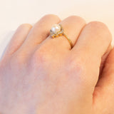 Anello antico in oro bianco 18K con perla e diamanti di taglio rosetta, anni ‘30
