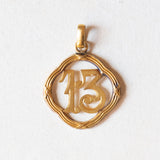 Ciondolo portafortuna antico con numero 13 in oro giallo 18K, anni ‘10/‘20