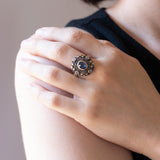 Anello antico in oro 18K e argento con zaffiro e diamanti, anni ‘20