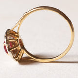 Anello vintage a margherita in oro 18K con rubino (0.30ct ca.) e diamanti (0.30ctw ca.), anni ‘60