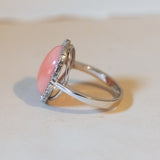 Bague marguerite vintage en or blanc 18 carats avec corail et diamants, 1960