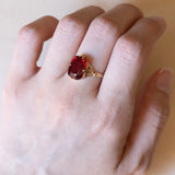 Anello vintage in oro 18K con pasta di vetro rosso, anni ‘50