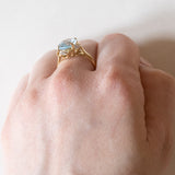 Anello vintage in oro giallo e in oro bianco 18K con topazio azzurro (4ct ca.), anni ‘60