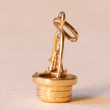 Ciondolo vintage a forma di pozzo in oro 18K