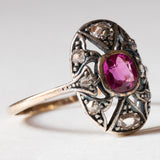 Anello antico in oro 14K e argento con rubino e diamanti di taglio rosetta, anni ‘30/‘40