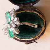 Anello vintage in oro bianco 18K con smeraldi (2.40ctw ca.) e diamanti (2ctw ca.), anni ‘60/‘70