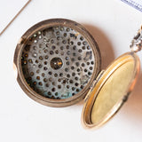 Pendente portafoto in oro giallo 18K e argento con diamanti (centrale di 0.35ct ca.) e turchesi, anni ‘20/‘30