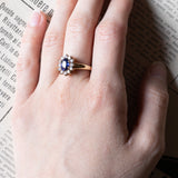 Anello a margherita vintage in oro 9K con zaffiro (0.80ct ca.) e diamanti (0.24ctw ca.), anni ‘60/‘70