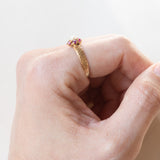 Anello retrò in oro 18K con rubini e perla, anni ‘40