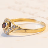Anello vintage in oro 18K con granato e pietre bianche, anni ‘70