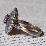 Anello a margherita vintage in stile antico in oro 18K e argento con rubino e diamanti