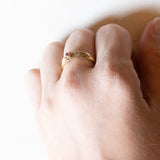 Anello a fascia in oro 9K con rubino, anni ‘50/‘60