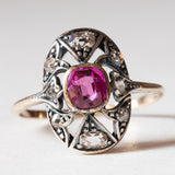 Anello antico in oro 14K e argento con rubino e diamanti di taglio rosetta, anni ‘30/‘40