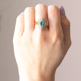 Anello vintage a navette in oro giallo e in oro bianco 14K con smeraldo (0.70ct ca.) e diamanti di taglio brillante (0.85ctw ca.), anni ‘60