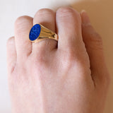 Anello antico da sigillo in oro 14K con lapislazzuli inciso, anni ‘30