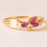 Anello vintage in oro giallo e in oro bianco 18K con rubini e diamanti, anni ‘60