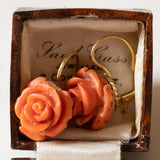 Orecchini vintage in oro 18K con rose di corallo, anni ‘50