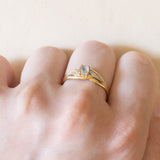 Anello vintage in oro 18K con pasta di vetro azzurra, anni ‘50