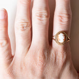 🍂 Anello vintage in oro 18K con cammeo su conchiglia, anni ‘50/‘60