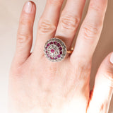 Anello vintage in stile antico a toppa in oro giallo 14K e argento con diamanti (0.56ctw ca.) e rubini, anni '60