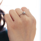 Solitaire en or blanc 18 carats avec diamant taille ancienne (0,45 ct environ), années 1940