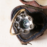 Anello a margherita antico in oro 18K e argento con diamanti di taglio vecchia miniera (1.15ctw ca.), seconda metà dell’800