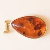 Ciondolo vintage in oro 8K con ambra, anni ‘70/‘80