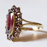 Anello vintage a margherita in oro 8K con granati, anni ‘60