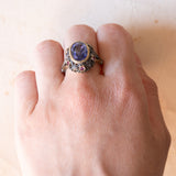 Anello vintage in stile antico in oro 18K e argento con zaffiro e rubini