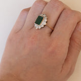 Bague marguerite en or 14 carats avec émeraude (environ 1,50 ct) et diamants (environ 0,80 ct), années 1940/1950