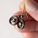 Orecchini antichi pendenti in oro giallo 18K e argento con diamanti di taglio rosetta, primi del ‘900