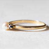 Anello trilogy in oro 18K con perla e zaffiri, anni ‘60