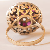 Anello vintage in stile antico a toppa in oro giallo 14K e argento con diamanti (0.56ctw ca.) e rubini, anni '60