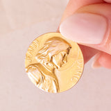 Ciondolo francese vintage con Giovanna d’Arco in oro giallo 18K